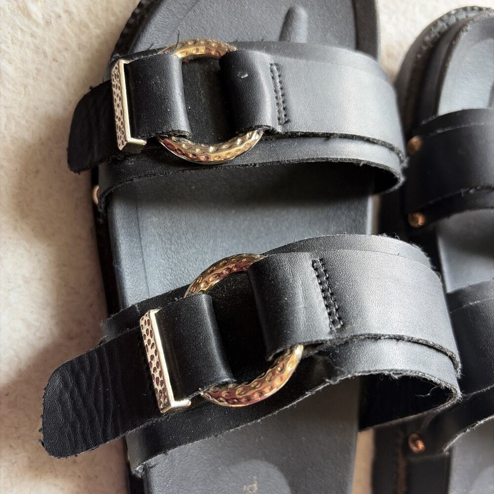 Women's Indigo Rd. Black slip on Sandals Large Gold Buckle Size 7.5 - Picture 4 of 4
